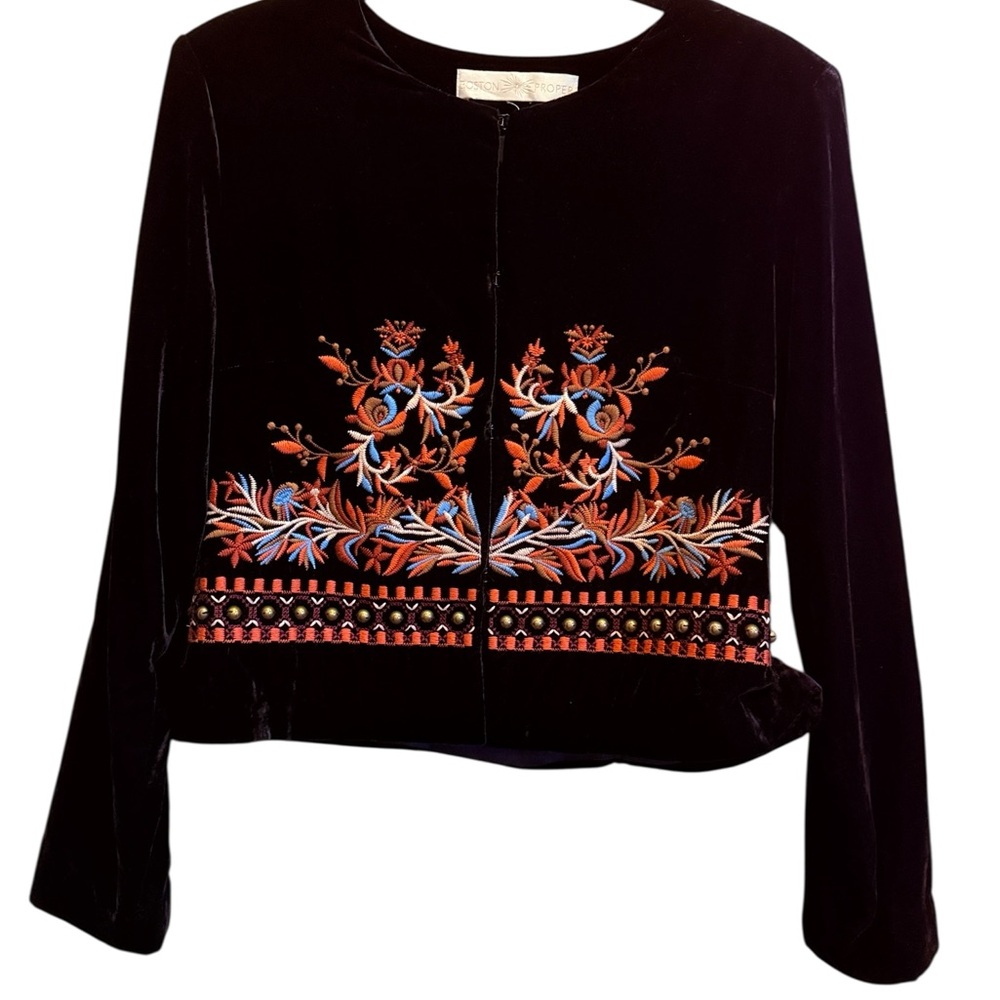 Boston Proper Women’s Black Velvet Jacket with Embroidery and Beading Sz M